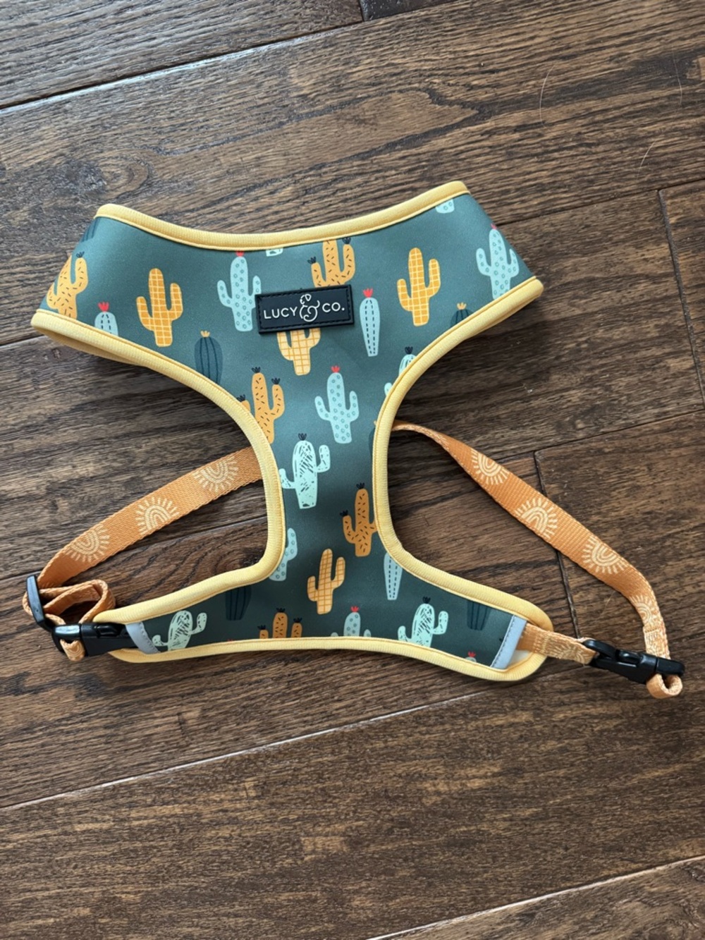 Lucy & Co. Reversible cactus/sun print Dog Harness New never used green & yellow